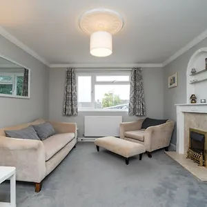 Holiday home Pass The Keys Modern 2 Bedroom House With On Street Parking, Bath