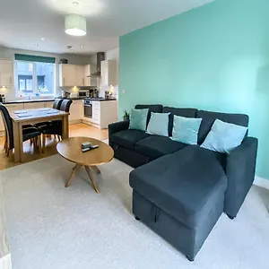 Apartment Beautiful, Contemporary 3 Bedroom, Bath
